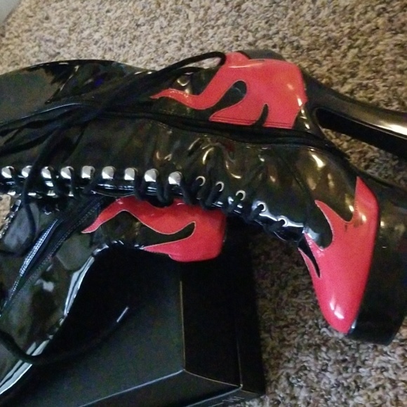 Boots - Picture 4 of 4